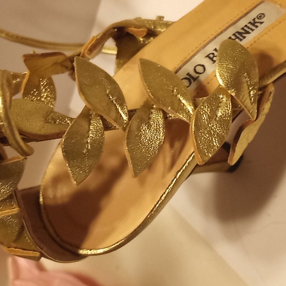 Manolo Blahnik Gold Leather Strappy Heel with Leaf Detail 34.5 - Picture 4 of 4